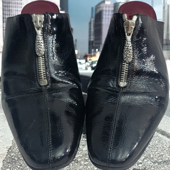 Brighton Vintage woman's size 9M. These are very shinny Patten leather. - Picture 2 of 6